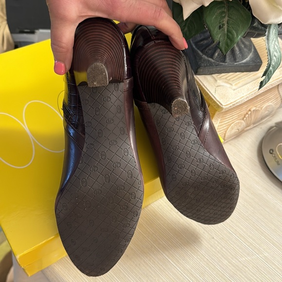 CIRCA JOAN&DAVID Brown Leather Booties - Picture 7 of 10